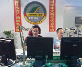灵雨会长应江苏广播电台101.1频道邀请为《风生水起》栏目的主讲老师，灵雨会长主讲《风水与姓名》历时2个月